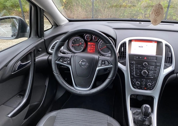 Opel Astra cena 37999 przebieg: 173000, rok produkcji 2015 z Rumia małe 667